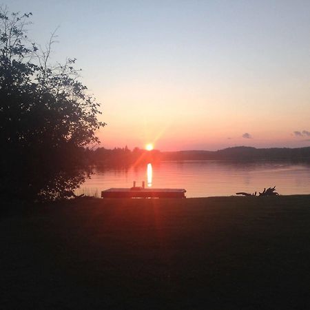 Algonquin'S Edge Resort Madawaska ภายนอก รูปภาพ