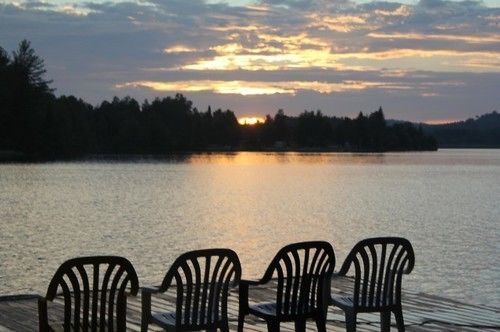 Algonquin'S Edge Resort Madawaska ภายนอก รูปภาพ