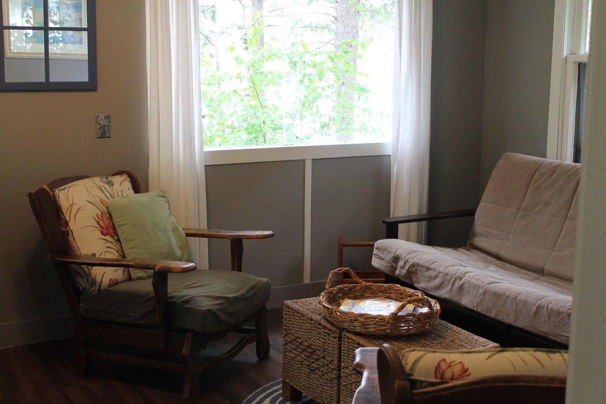 Algonquin'S Edge Resort Madawaska ภายนอก รูปภาพ